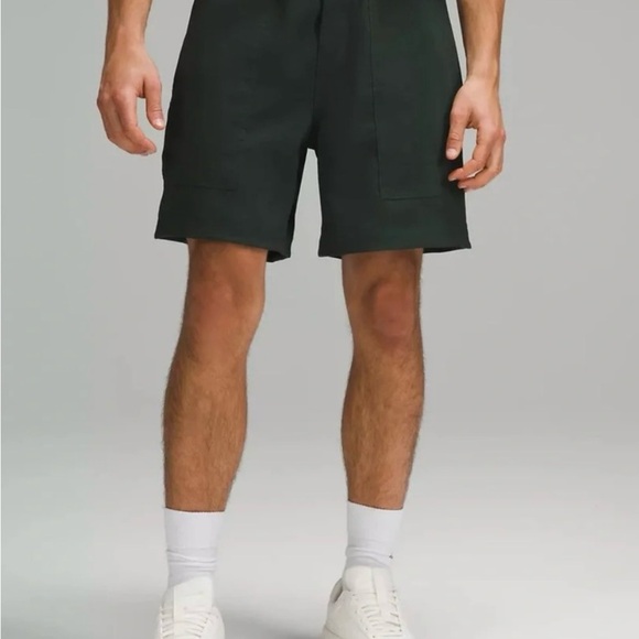 Lululemon Relaxed Fit Pull On Shorts 7” Light Woven Legacy Green Shorts Size M - Picture 1 of 5